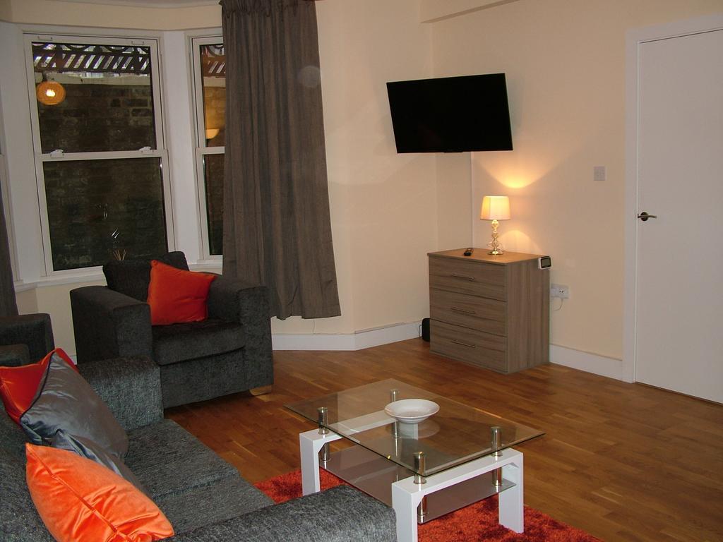 Stratford Apartment Ньюмаркет Экстерьер фото